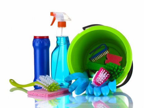 Professional carpets cleaner in SW15 treating a living room carpet