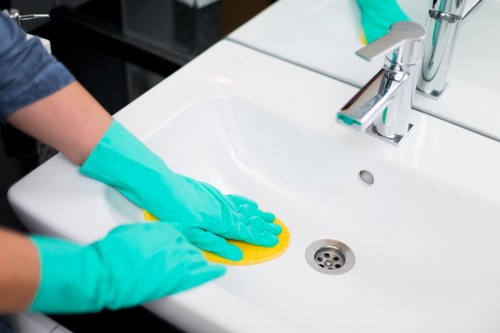Cleaning treatment for carpet fibres and traffic areas